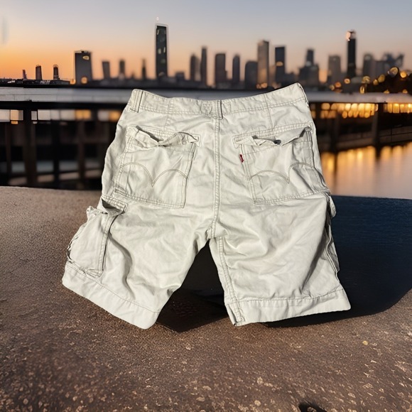 Levis Cargo Shorts Khaki Casual Pockets Workwear Long Outdoors Size Men's 33 - Picture 1 of 6